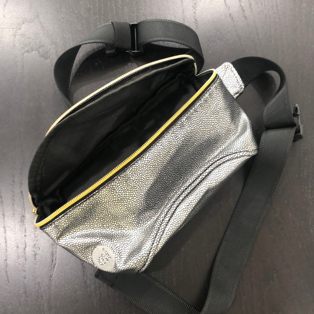 Mi-Pac fannypack for converts, festivals, etc!